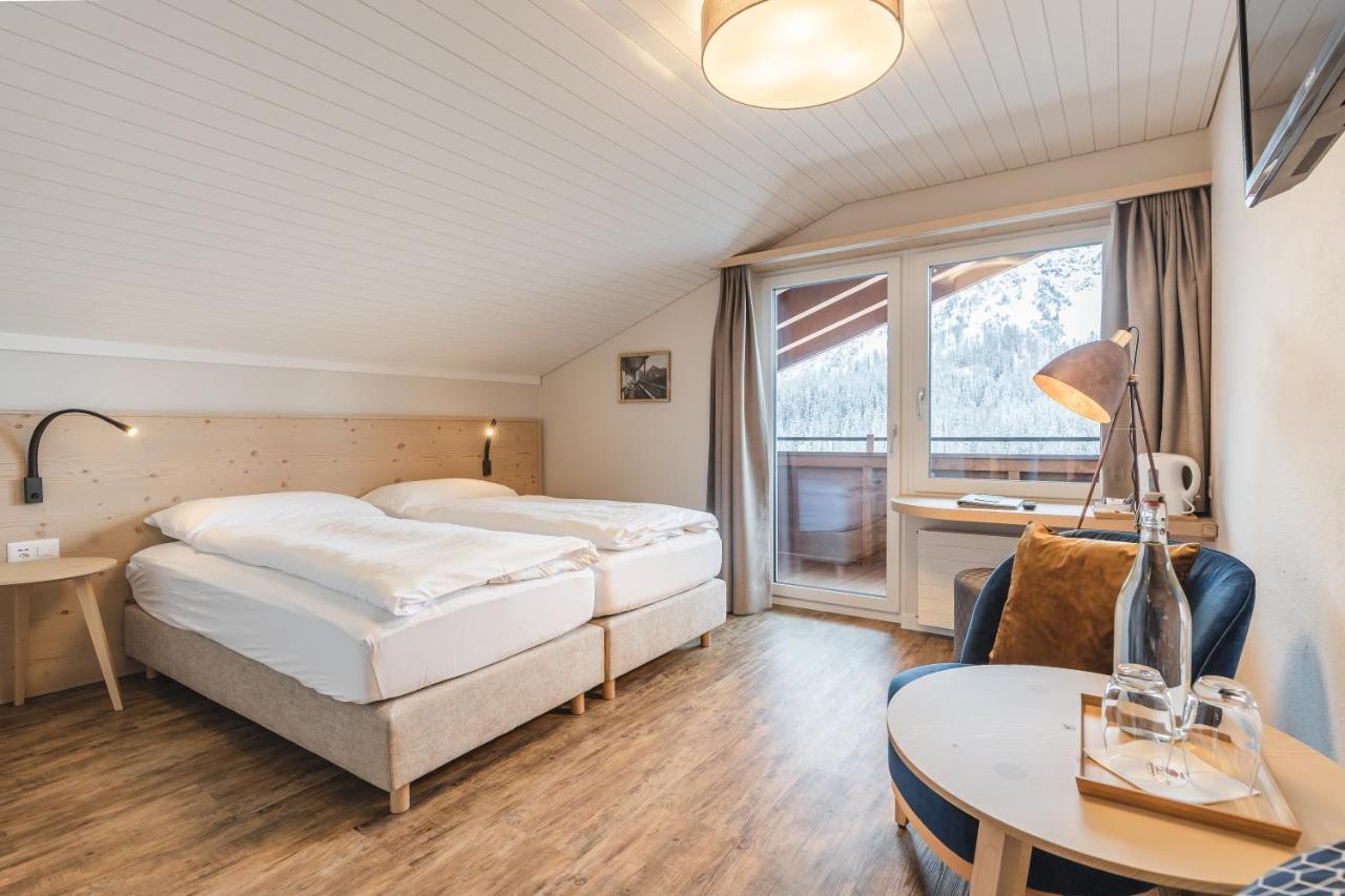 Hotel Alpensonne - Panoramazimmer & Restaurant アローザ エクステリア 写真