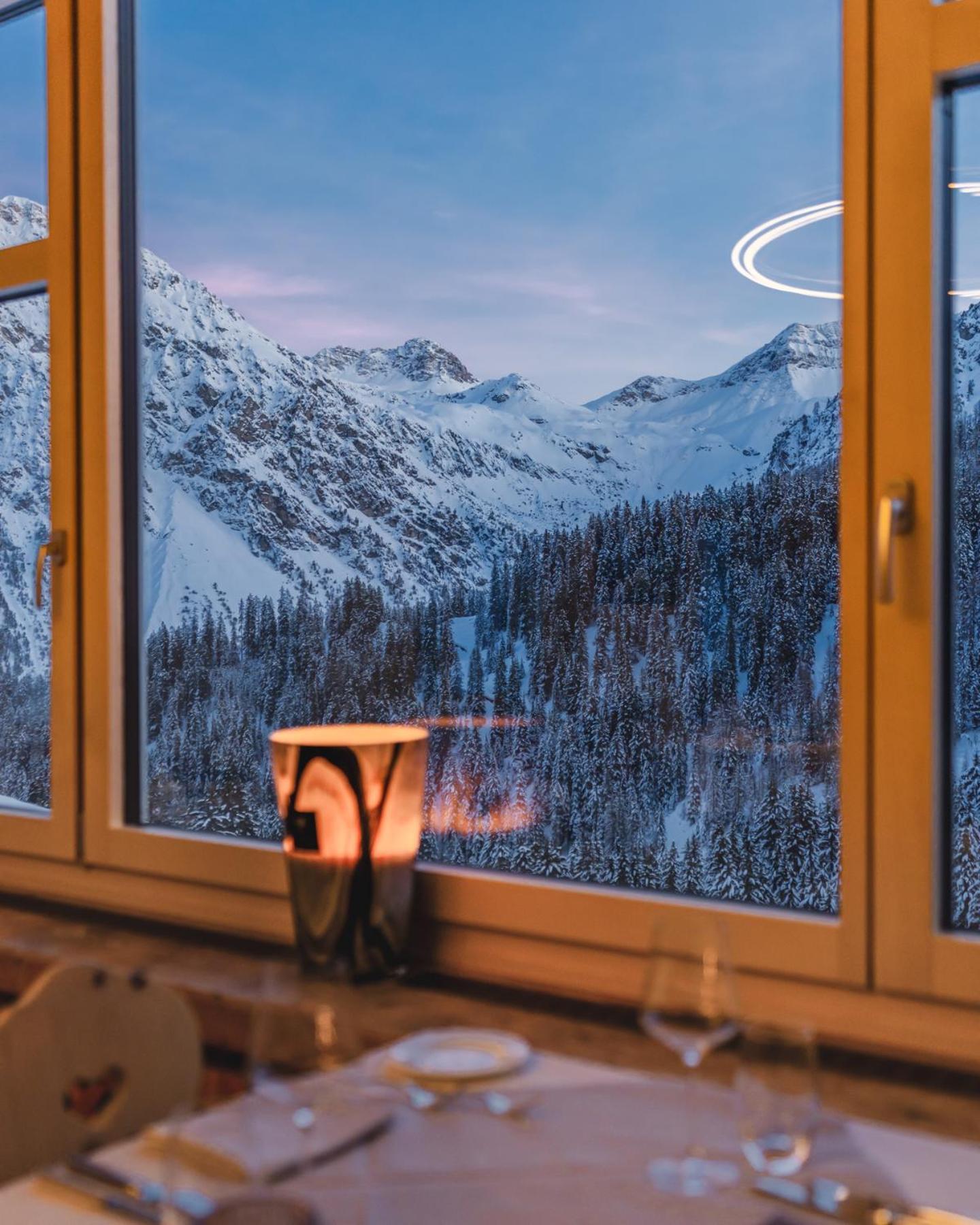 Hotel Alpensonne - Panoramazimmer & Restaurant アローザ エクステリア 写真