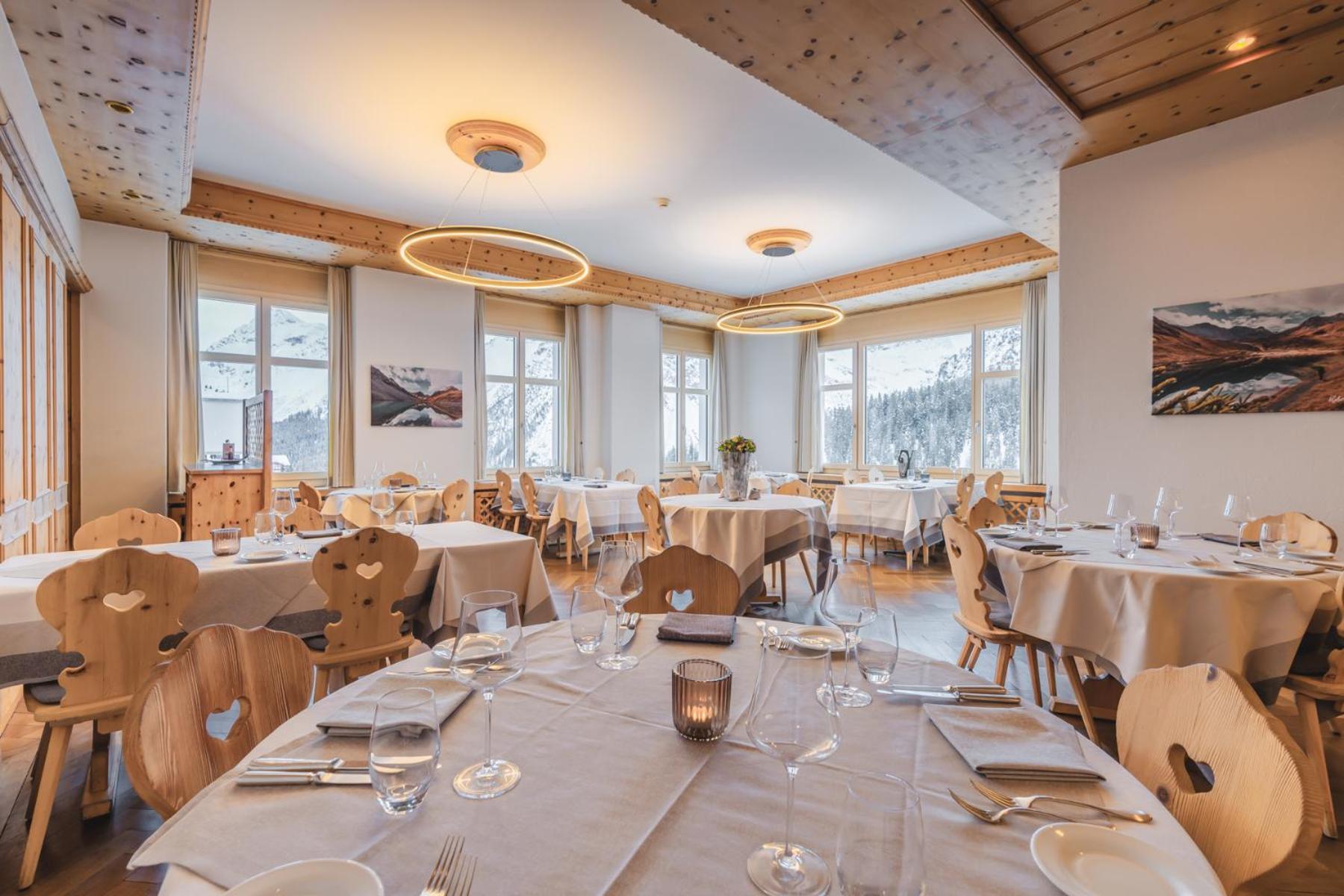 Hotel Alpensonne - Panoramazimmer & Restaurant アローザ エクステリア 写真