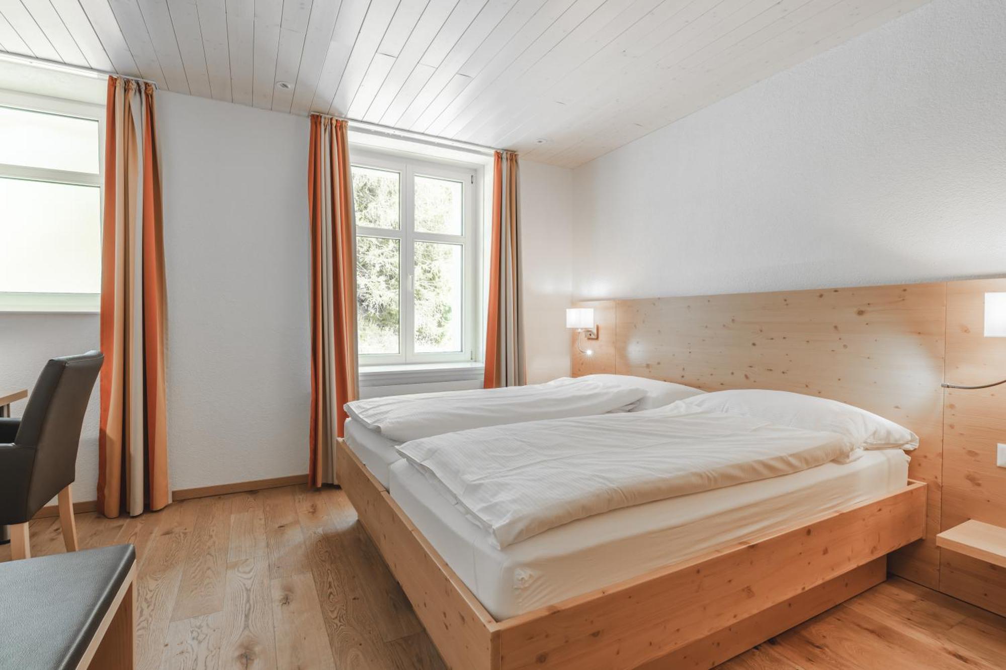 Hotel Alpensonne - Panoramazimmer & Restaurant アローザ 部屋 写真