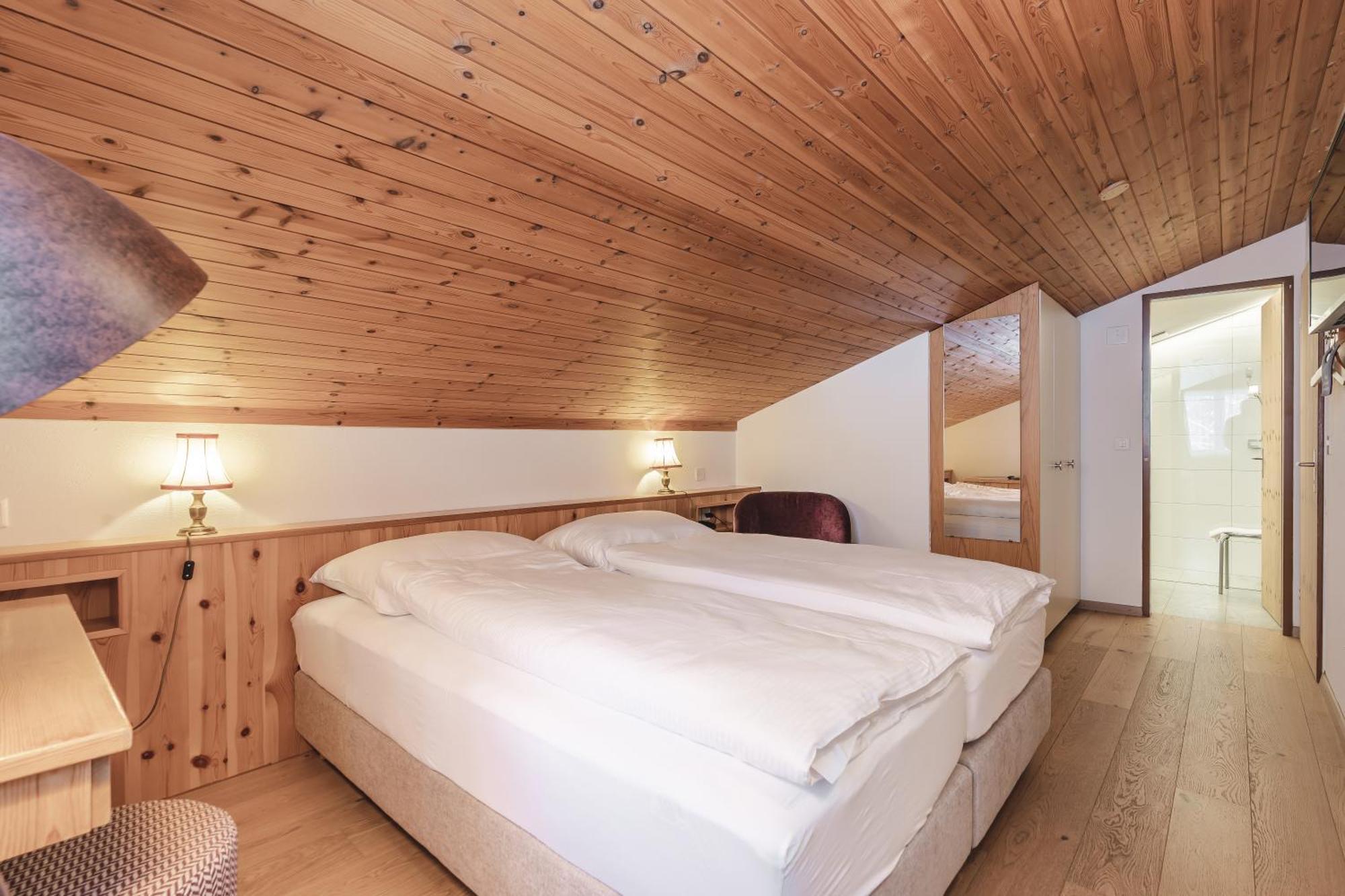 Hotel Alpensonne - Panoramazimmer & Restaurant アローザ 部屋 写真