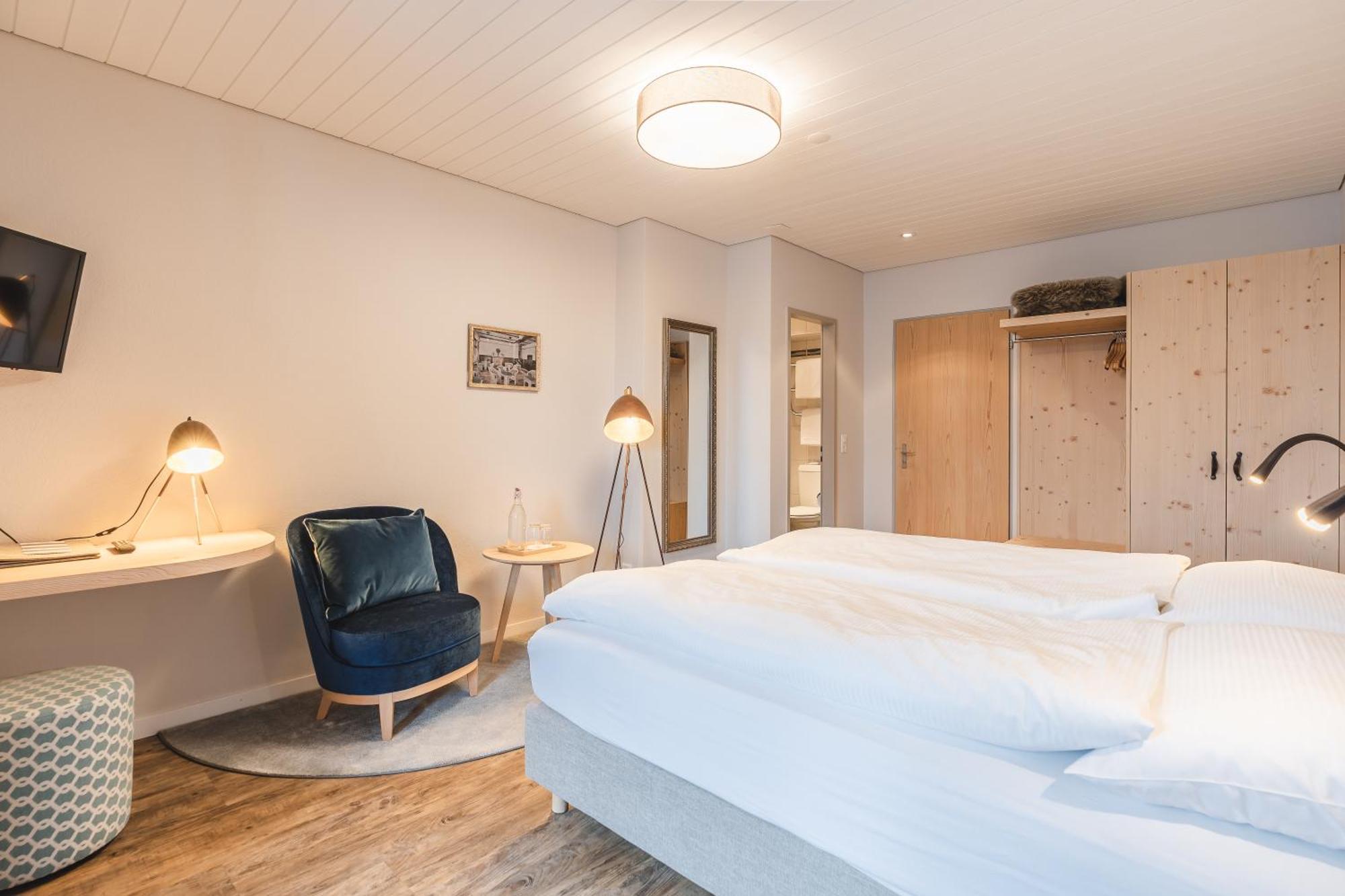 Hotel Alpensonne - Panoramazimmer & Restaurant アローザ 部屋 写真