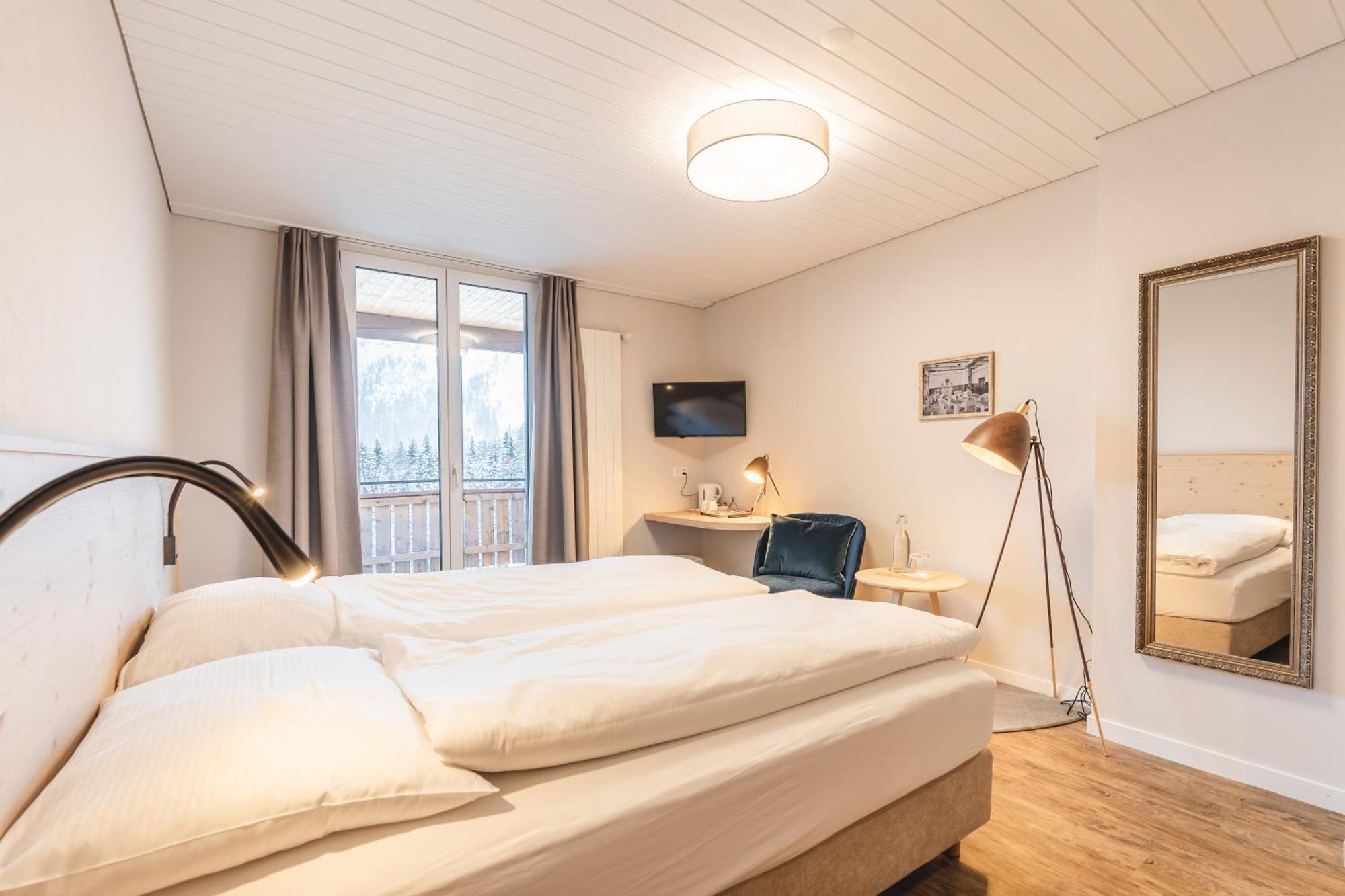 Hotel Alpensonne - Panoramazimmer & Restaurant アローザ 部屋 写真