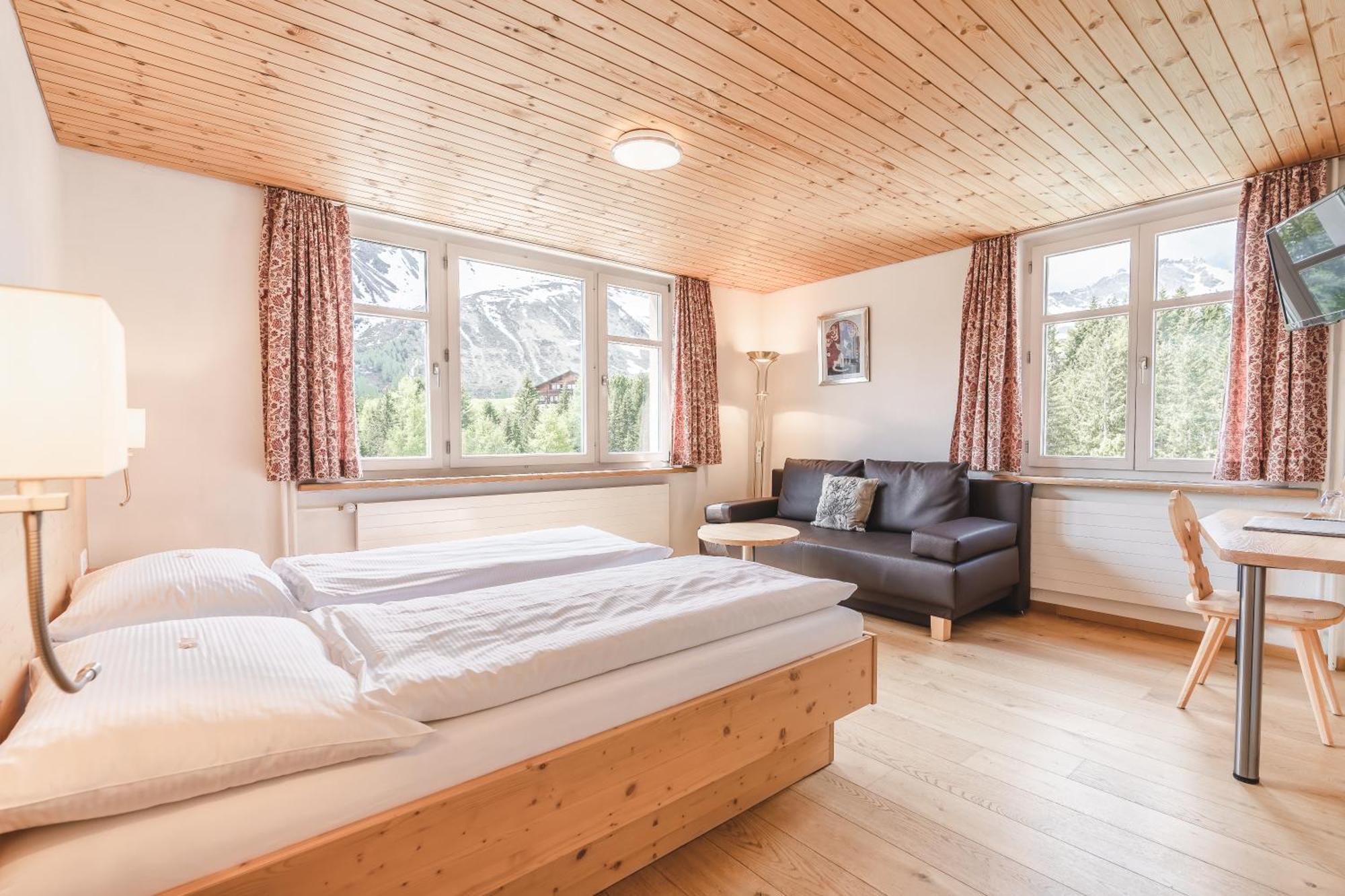Hotel Alpensonne - Panoramazimmer & Restaurant アローザ 部屋 写真